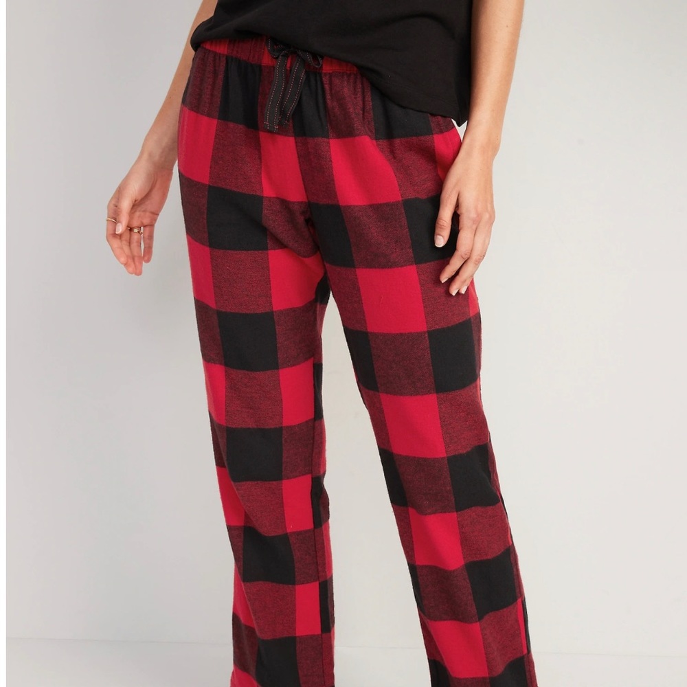 OLD NAVY. Red and black plaid pants. Size S